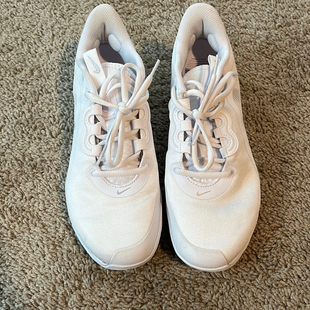 nike tennis shoes